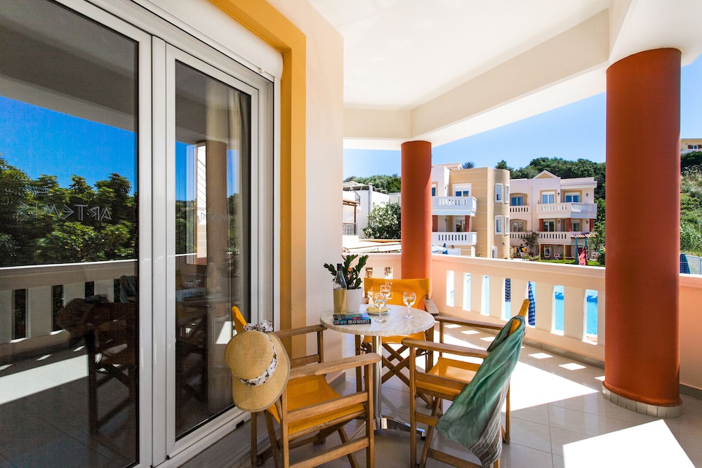 Artemis Hotel Apartments 44/50