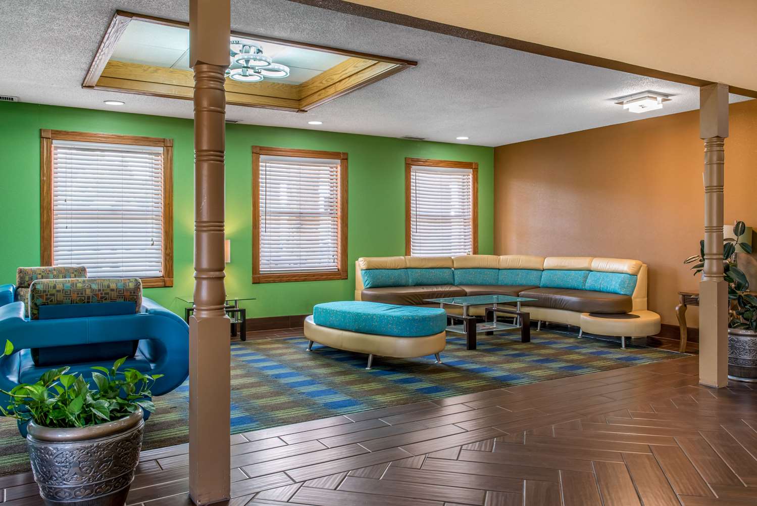 Quality Inn & Suites Bedford West IN 21/40