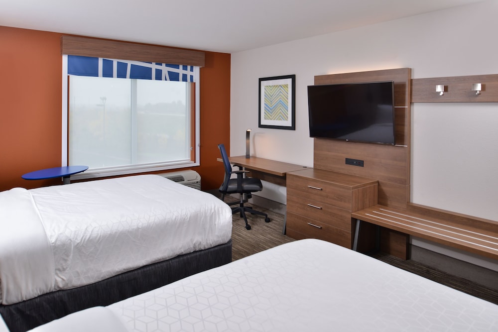 Holiday Inn Express Suites Marshalltown 21/48