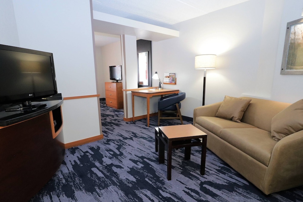 Fairfield Inn Suites San Antonio Downtown Alamo Plaza 32/50