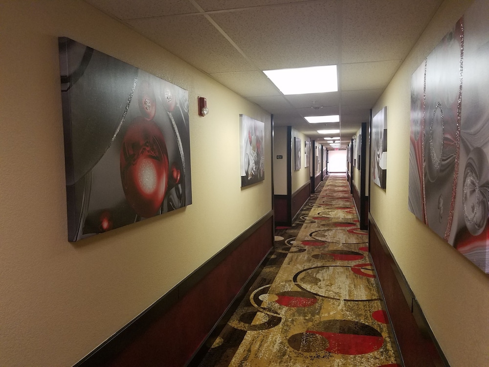 Super 8 By Wyndham Wichita North 33/39