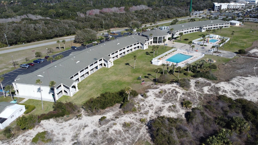 Days Inn & Suites By Wyndham Jekyll Island 55/58