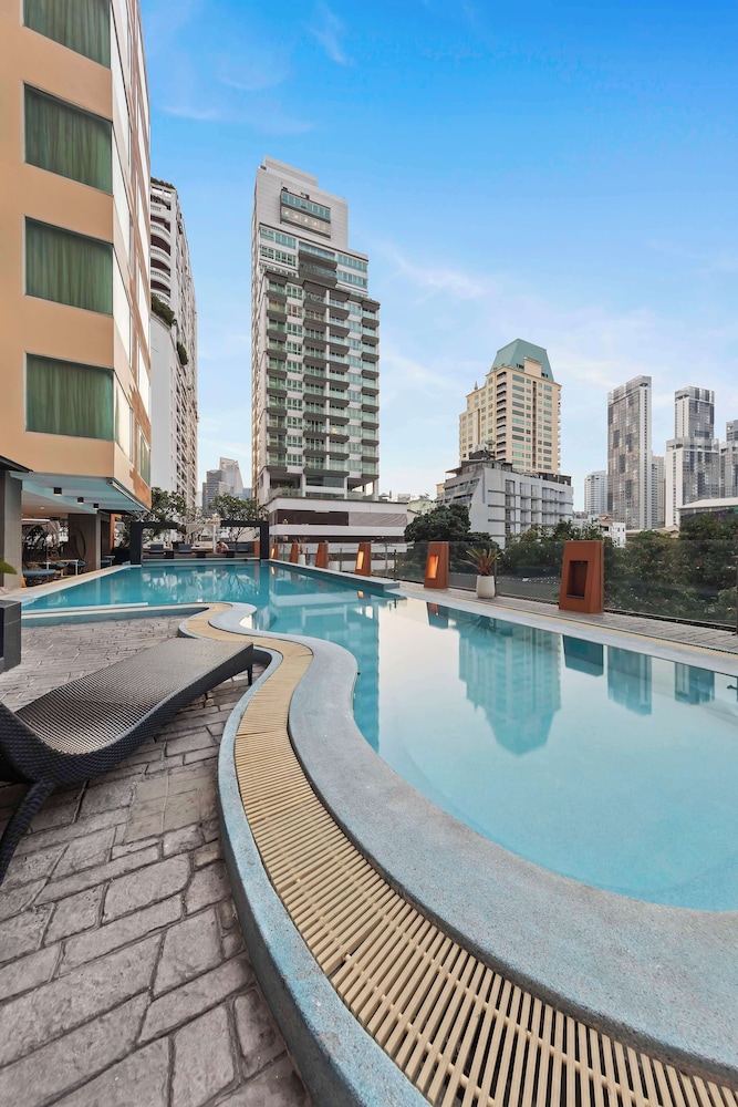 Golden Tulip Mandison Suites 58/59