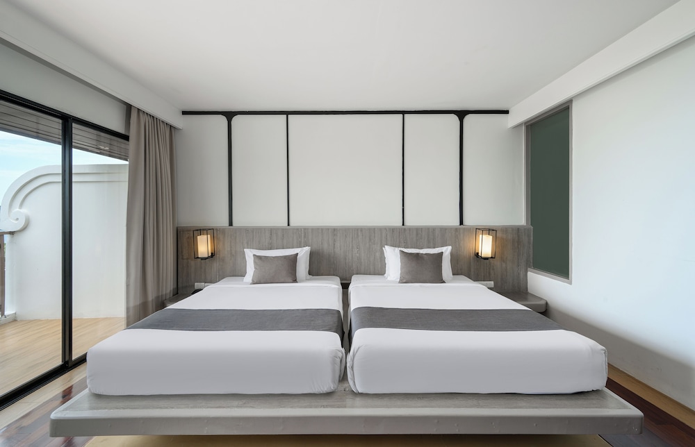 DELUXE, SEA VIEW