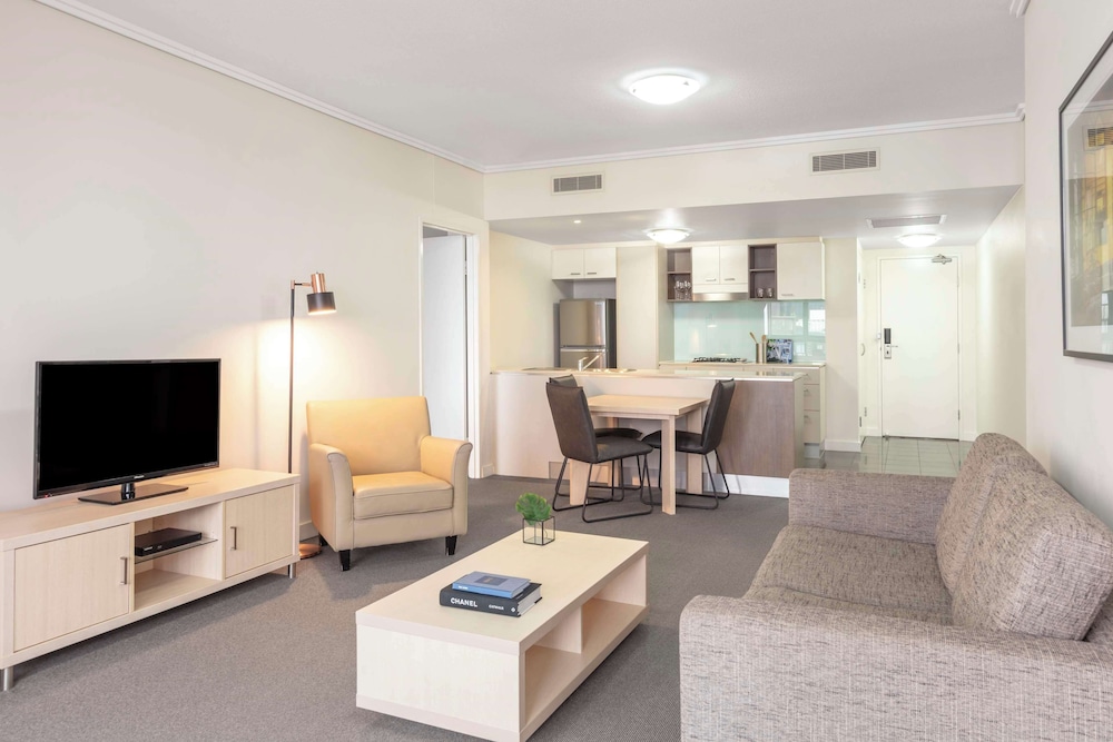 Oaks Brisbane on Charlotte Suites 21/43