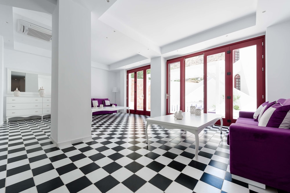 MAR N MAR CROWN SANTORINI HOTEL AND SUITES 21/48