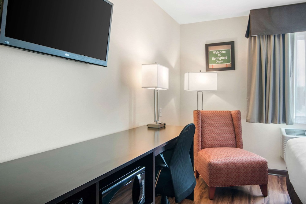 Econo Lodge Inn & Suites Springfield Main Street 37/63