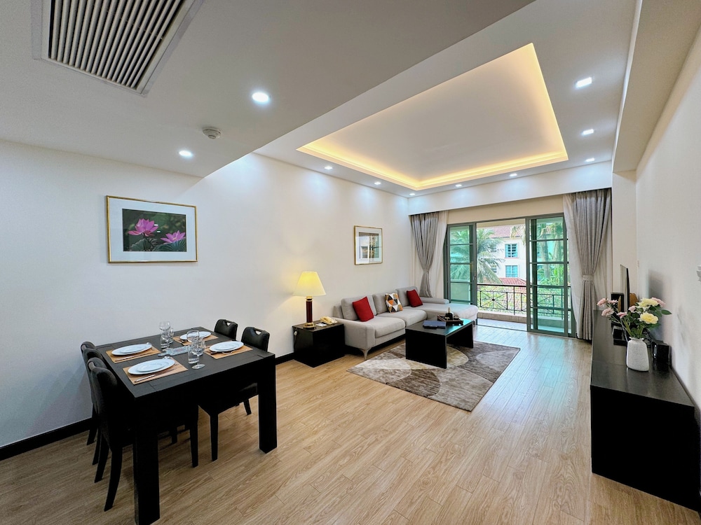 Diamond Westlake Suites 20/50
