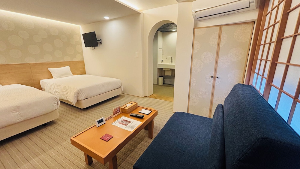 Hachi Inn 11/49