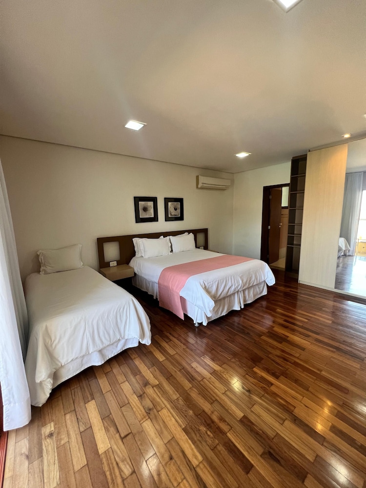 Ramada by Wyndham Furnaspark 10/48