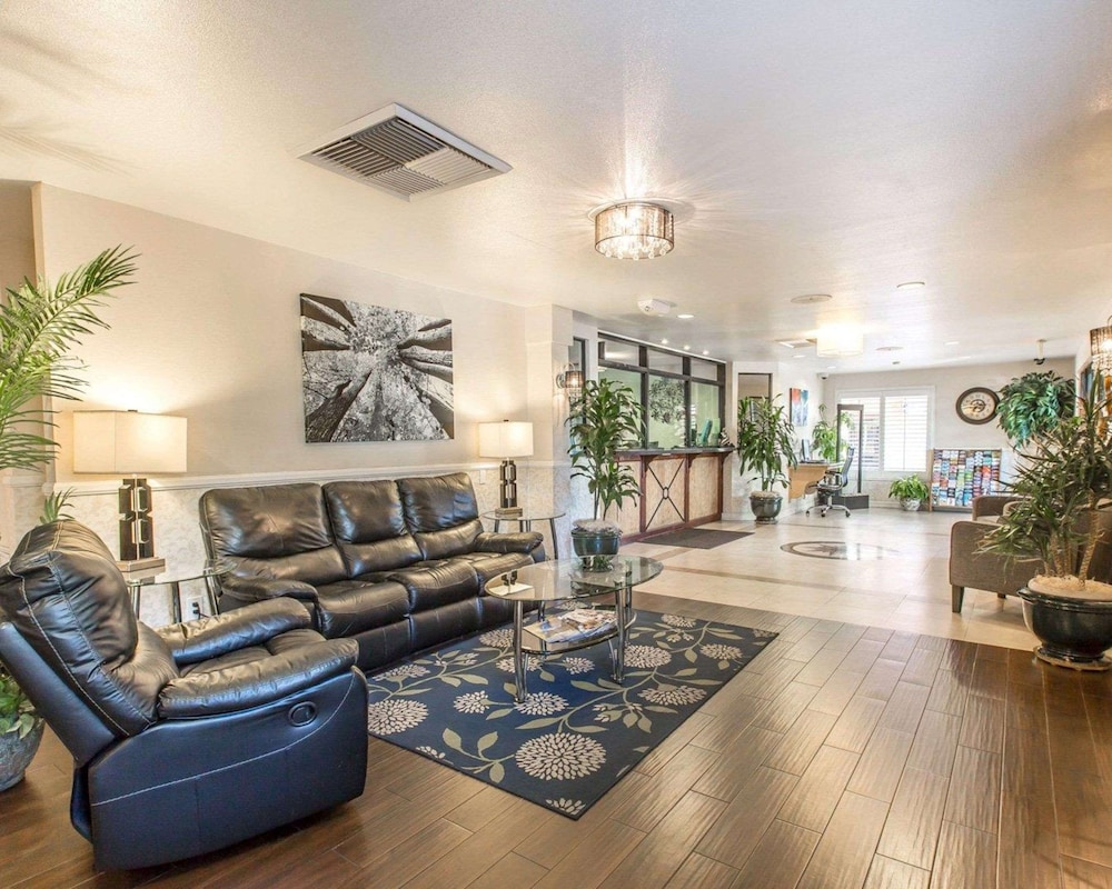 Rodeway Inn and Suites Colton Riverside 26/50