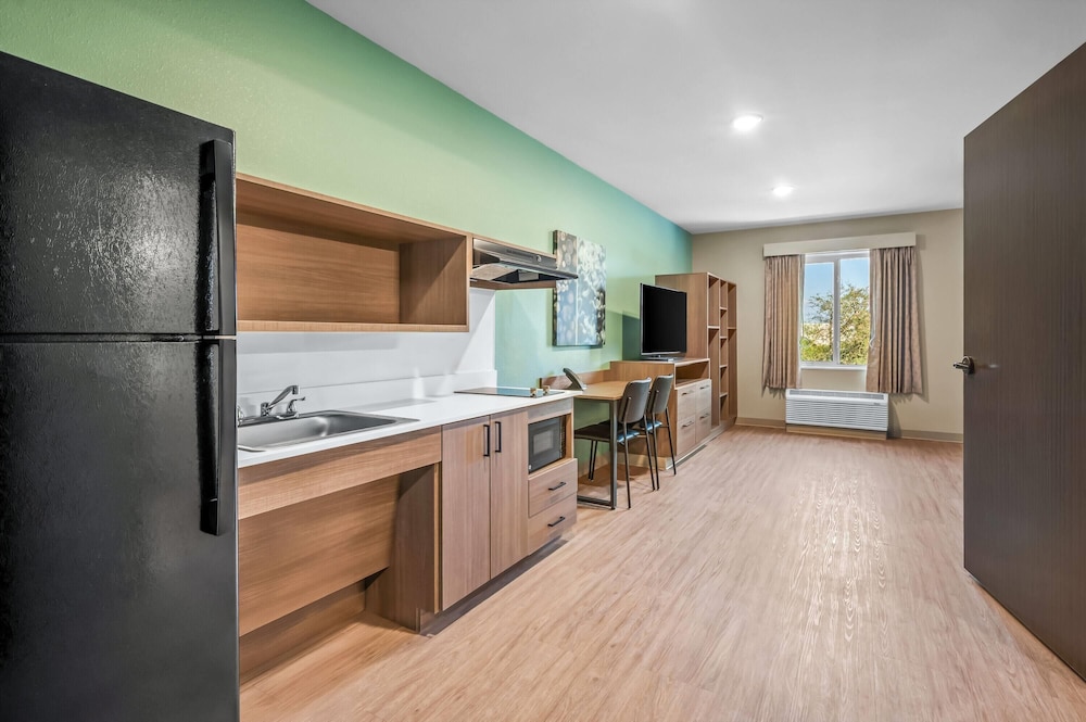 ECHO Suites Extended Stay By Wyndham Naples 19/86