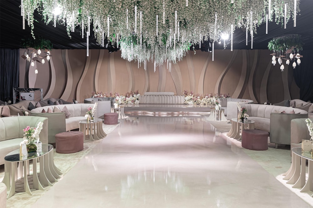كراون بلازا الرياض منهال(Radisson Blu Hotel and Convention Center, Riyadh Minhal) 63/67