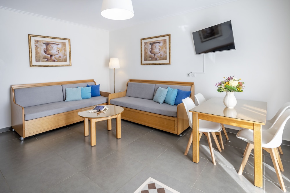 Peridis Family Resort 52/75