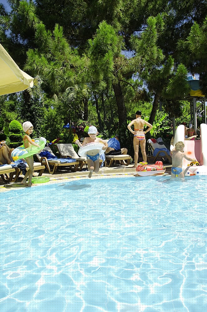 Catamaran Resort Hotel 10/71