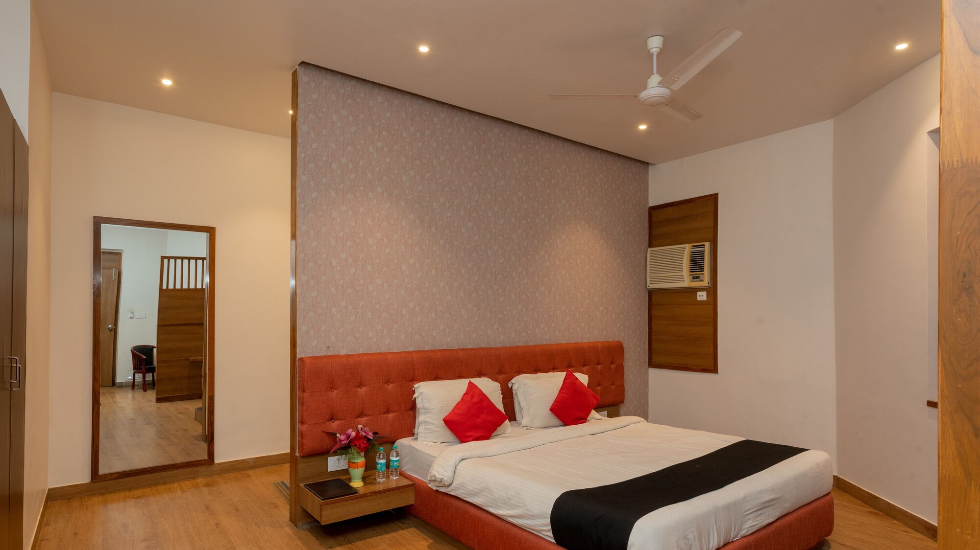 LUXURY, SUITE