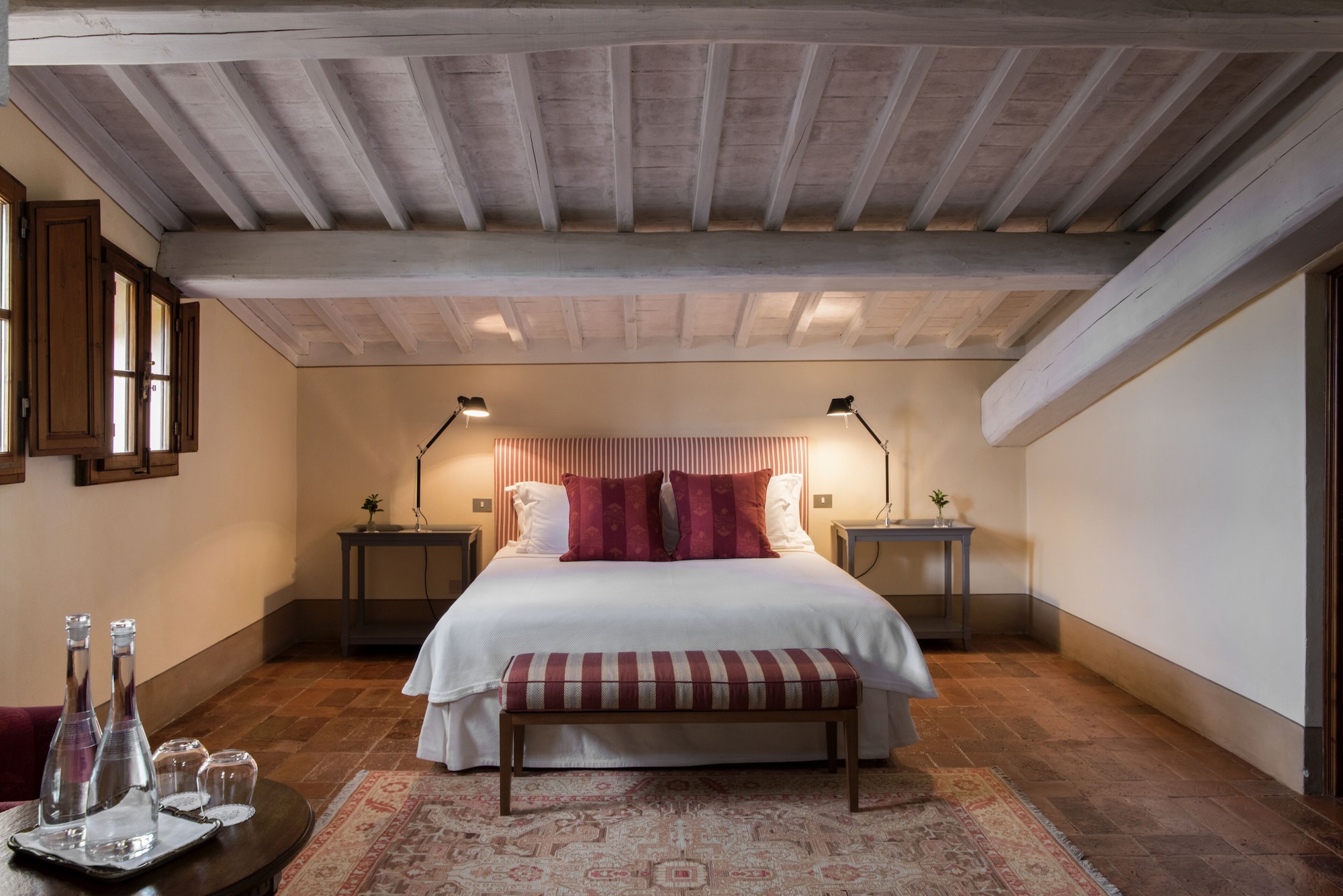 Suite, Queen Bed, Attic