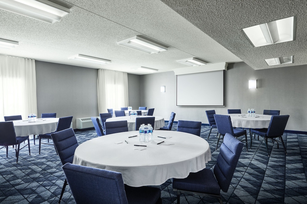Courtyard by Marriott Kansas City Overland Park/Metcalf, South of College Boulevard 49/56