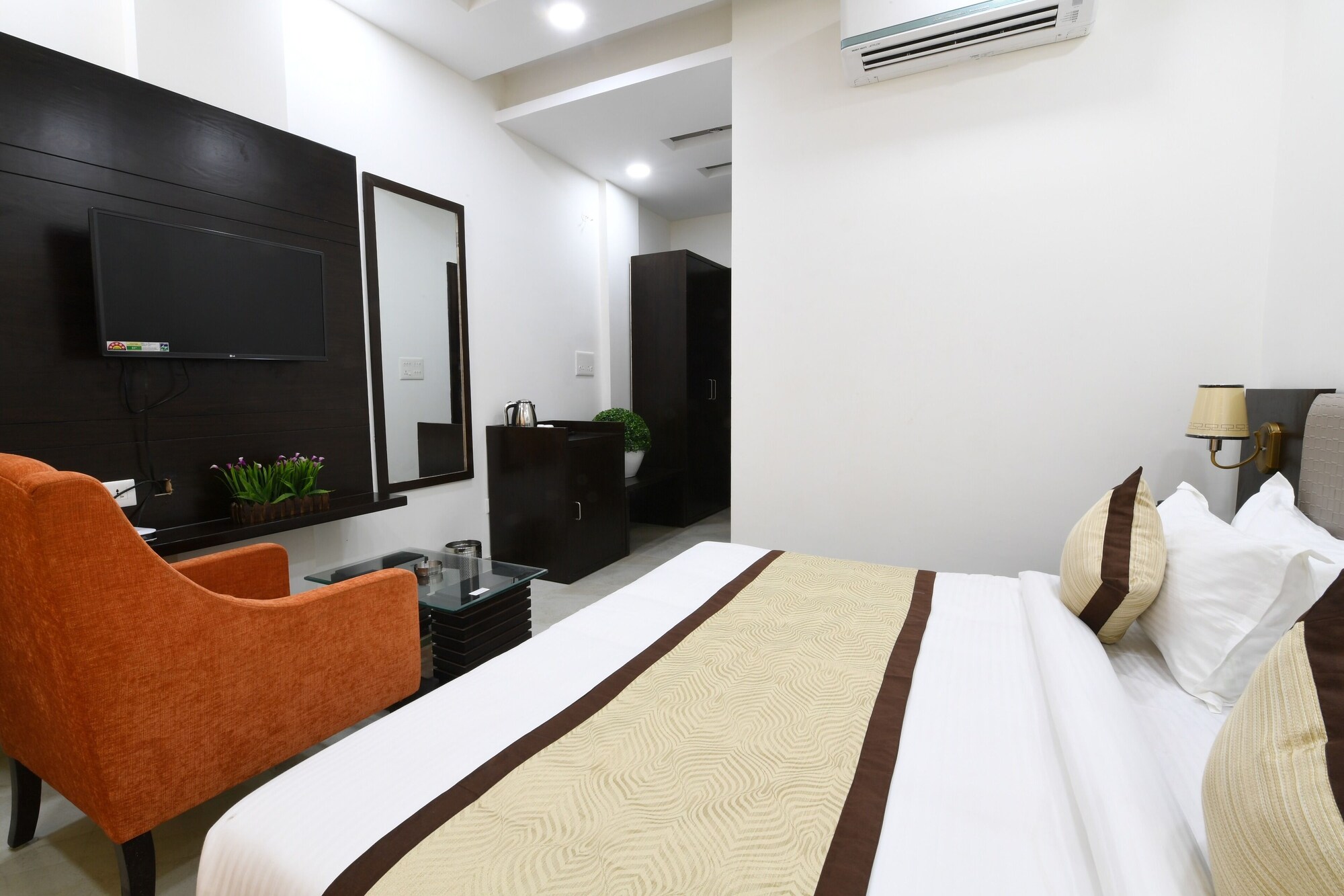 Super, Deluxe, Double Bed