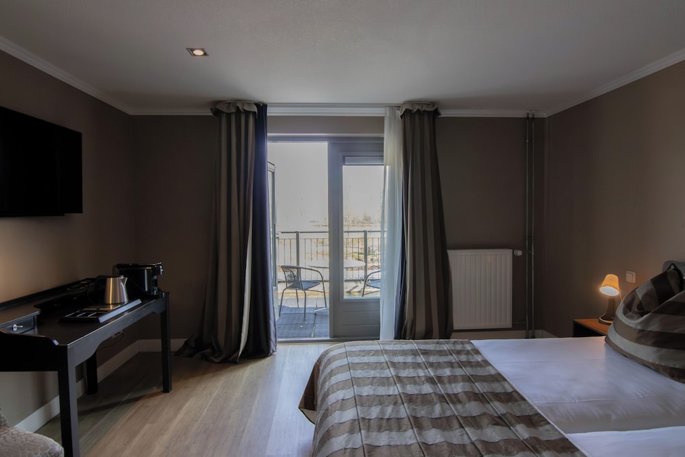 COMFORT, GARDEN VIEW, BALCONY