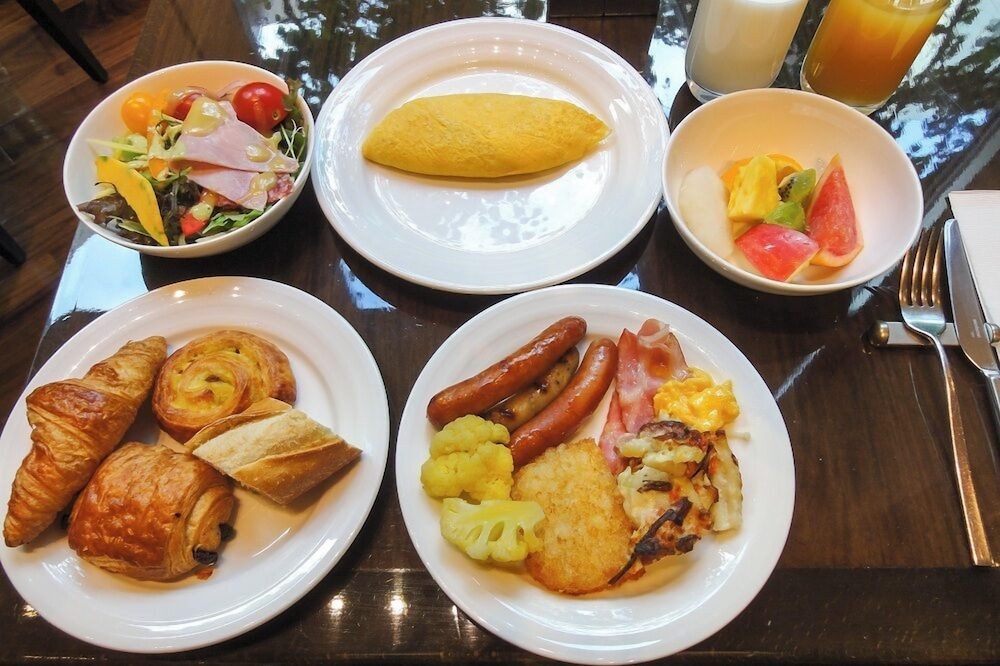 Aviary Hanoi Hotel and Travel 24/41