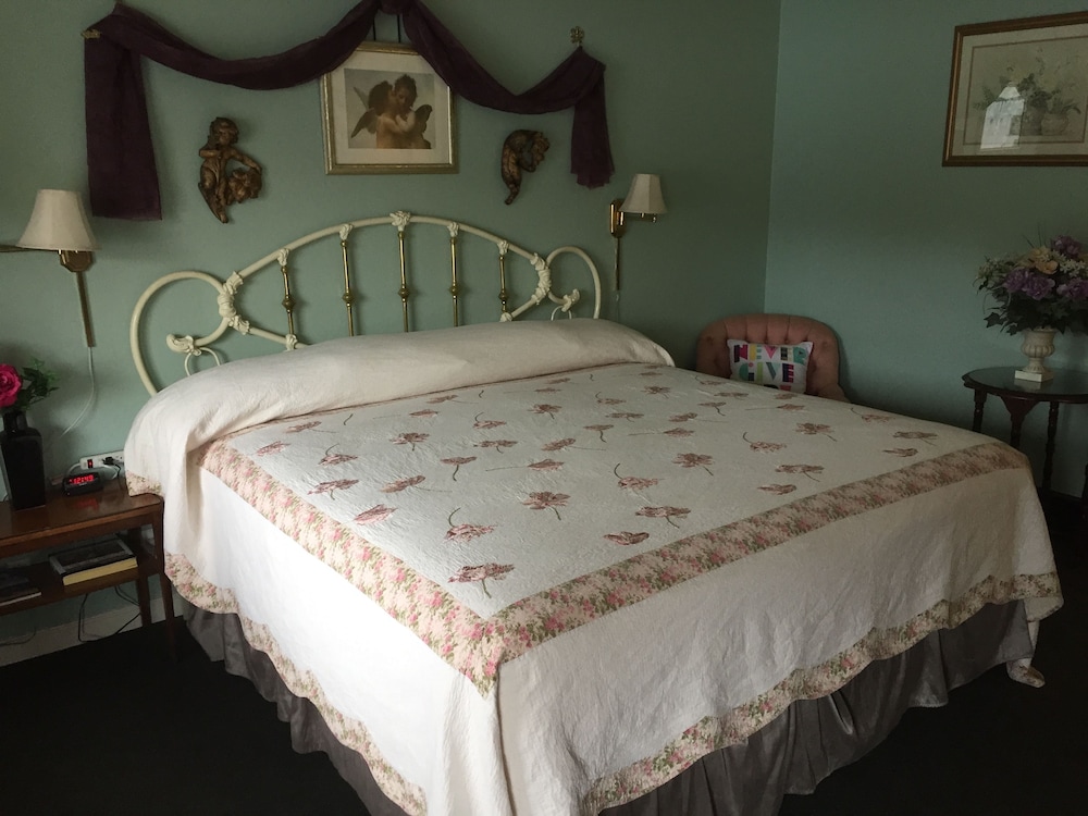 Holiday Lodge 3/66