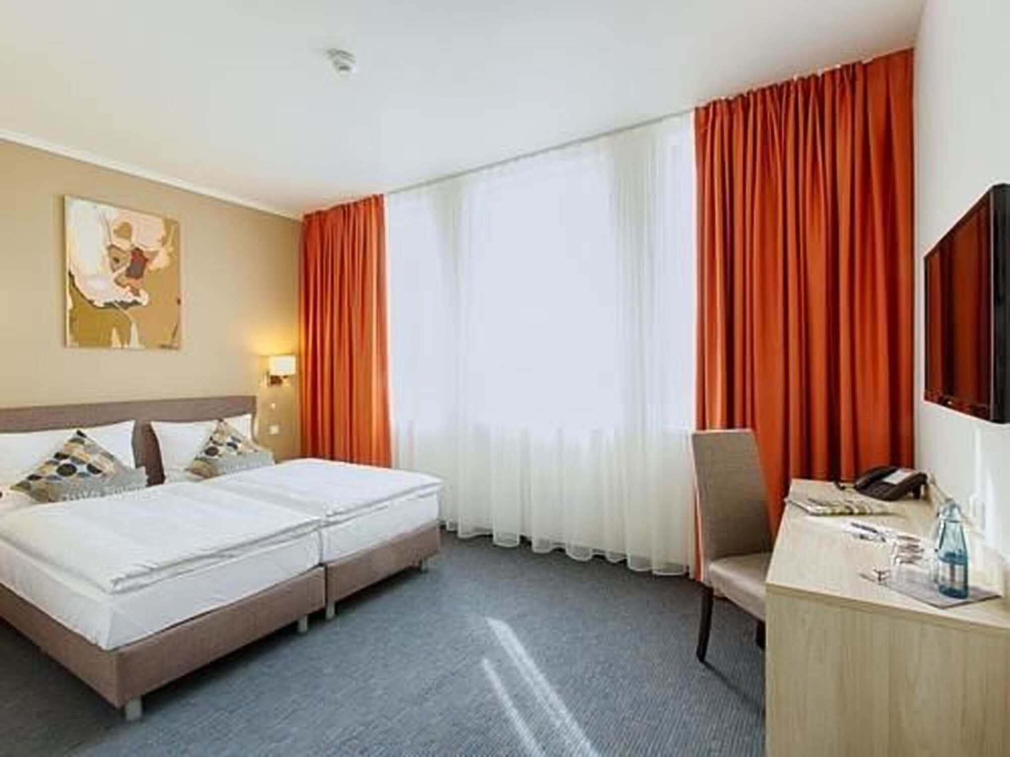 PREMIUM, QUEEN BED
