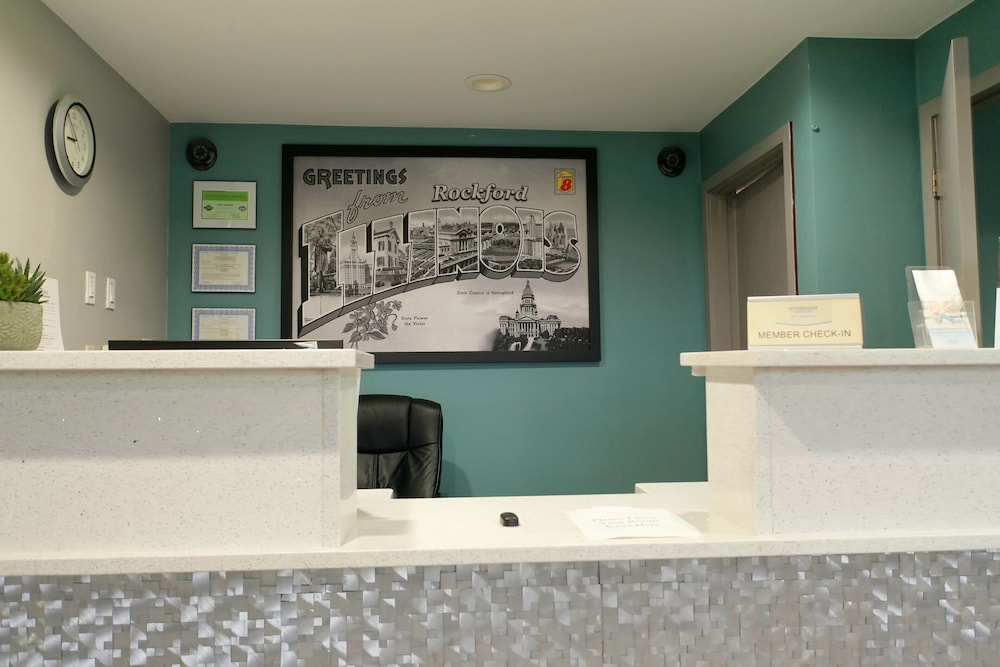 Super 8 By Wyndham Rockford 4/50