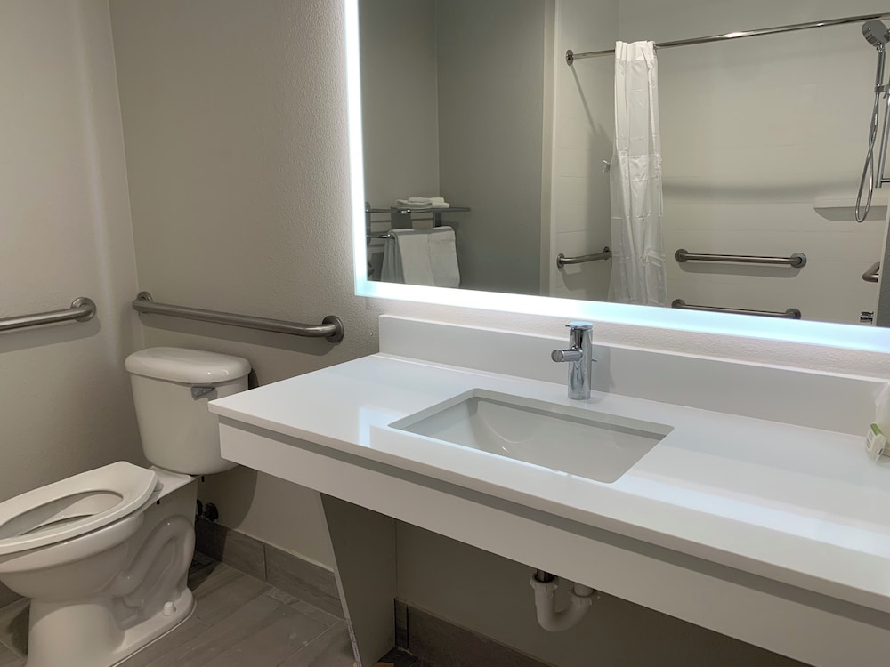 Quality Suites 45/46