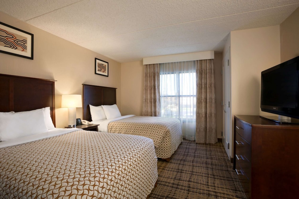 Embassy Suites by Hilton Cleveland Beachwood 12/55