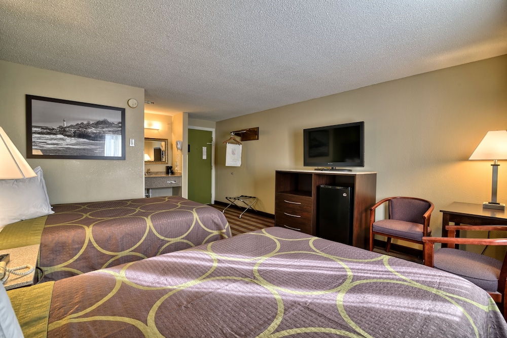 Super 8 by Wyndham Bangor 13/29