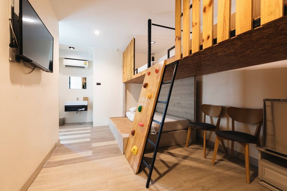 Arch39 Art & Craft Hotel 70/75