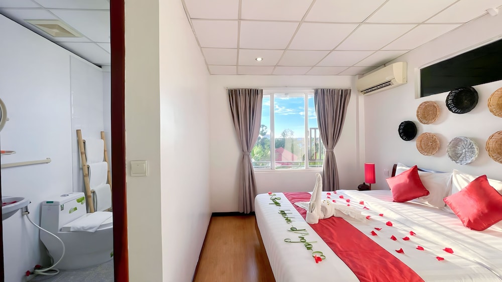 DELUXE, DOUBLE BED, CITY VIEW, TERRACE