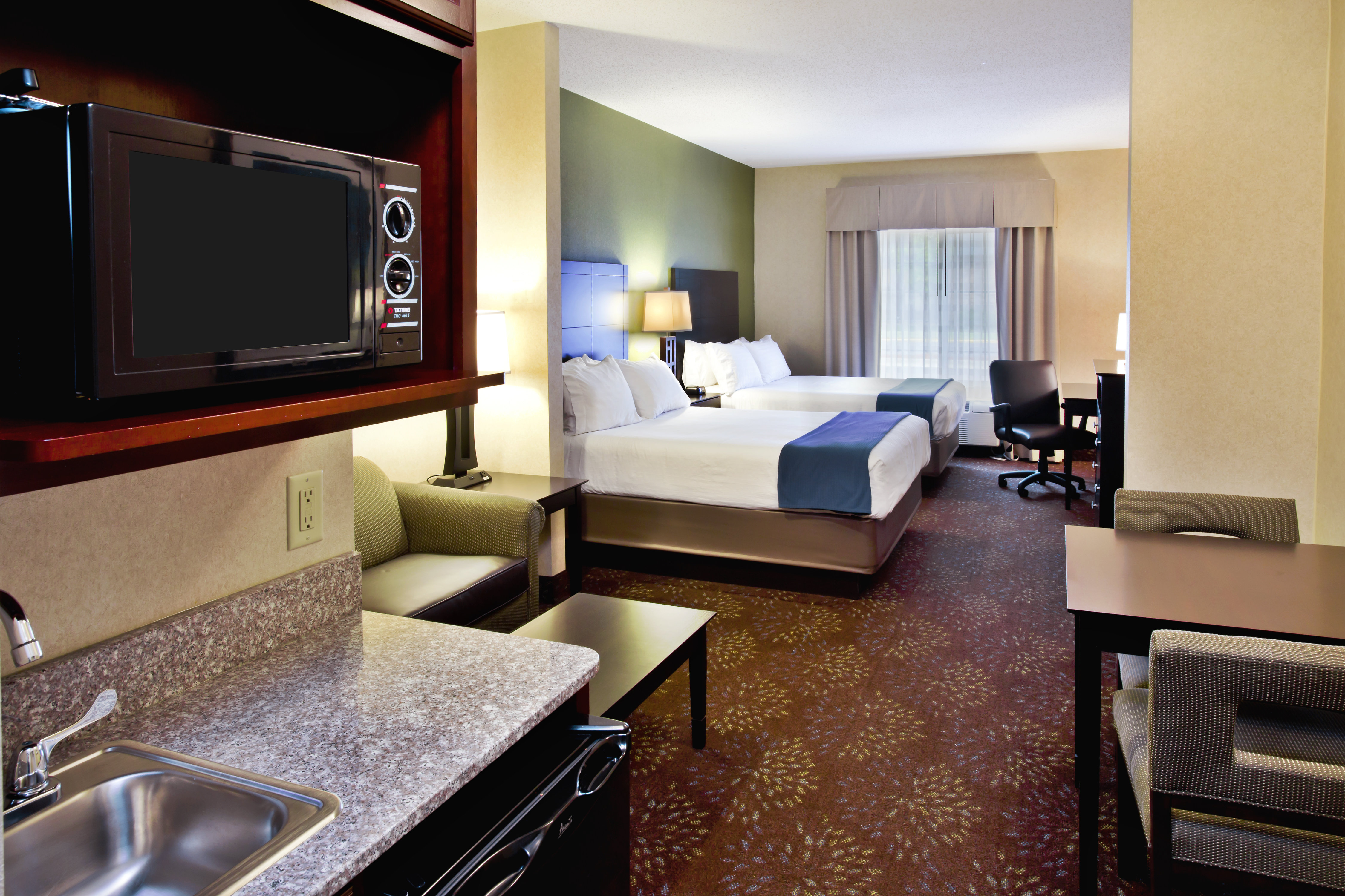 Holiday Inn Express Hotel Suites Woodhaven 58/59