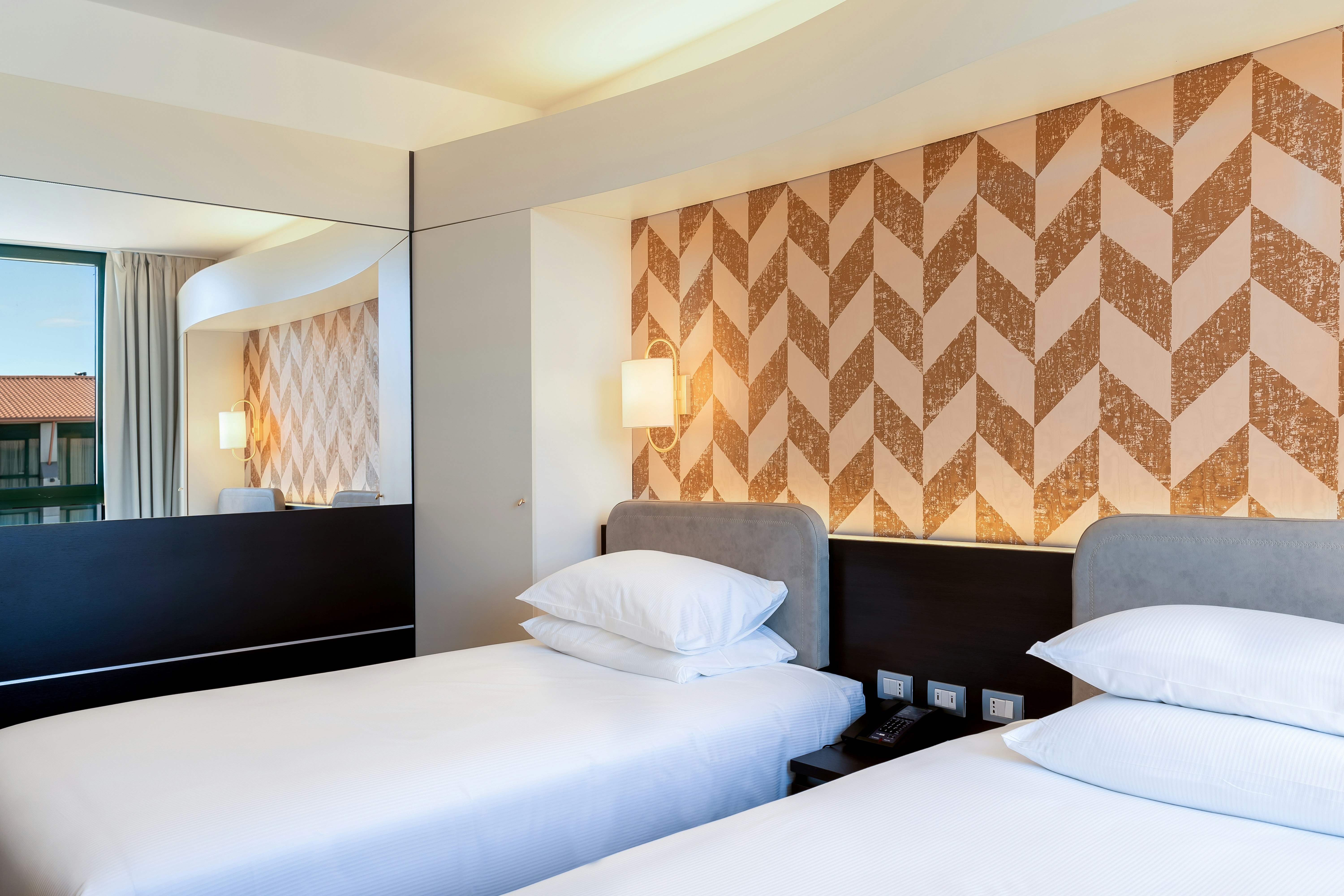 غرفة ديلوكس بسريرين منفصلين، DoubleTree by Hilton Milan Malpensa 3/4