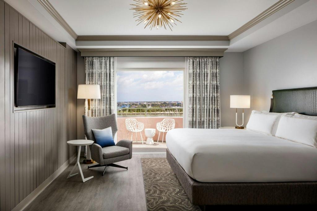 1 Bedroom, Tower, Premium, Suite, King Bed, Bay View, Sofa, Balcony, High Floor