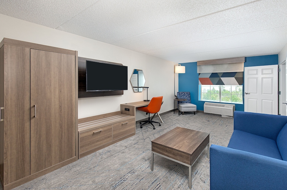 Holiday Inn Express Hotel and Suites Columbus At Northlake 40/57