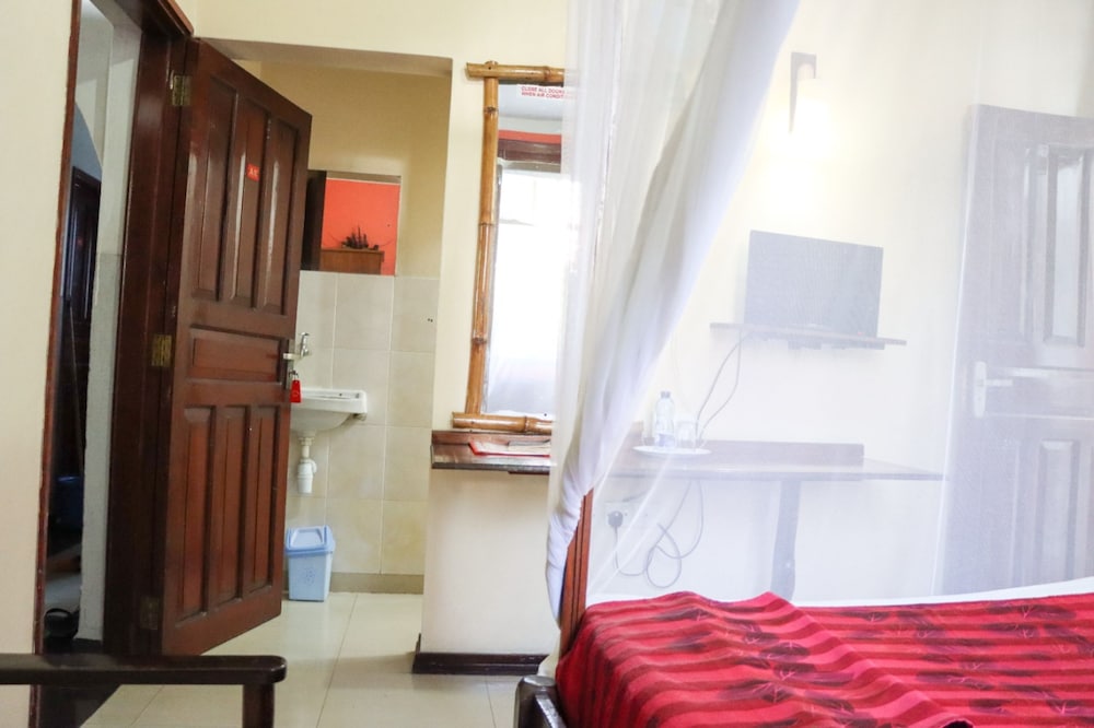 Darajani Hotel Ltd 11/50