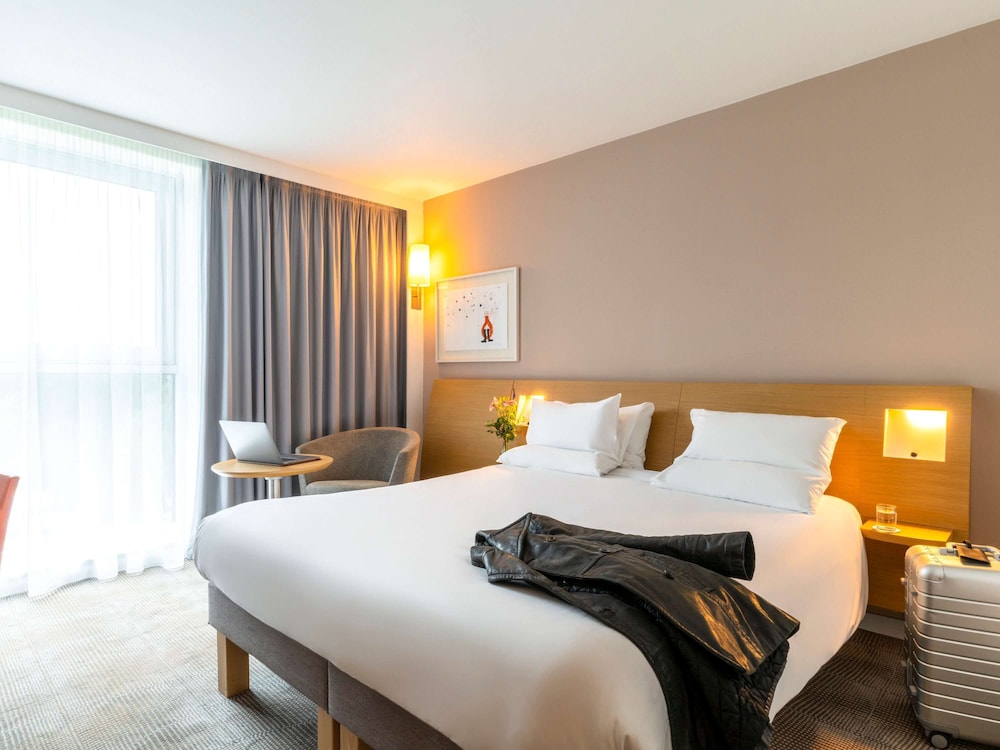 SUPERIOR, QUEEN BED, ACCESSIBLE