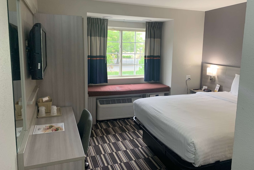 Microtel Inn & Suites by Wyndham Charlotte Airport 15/28