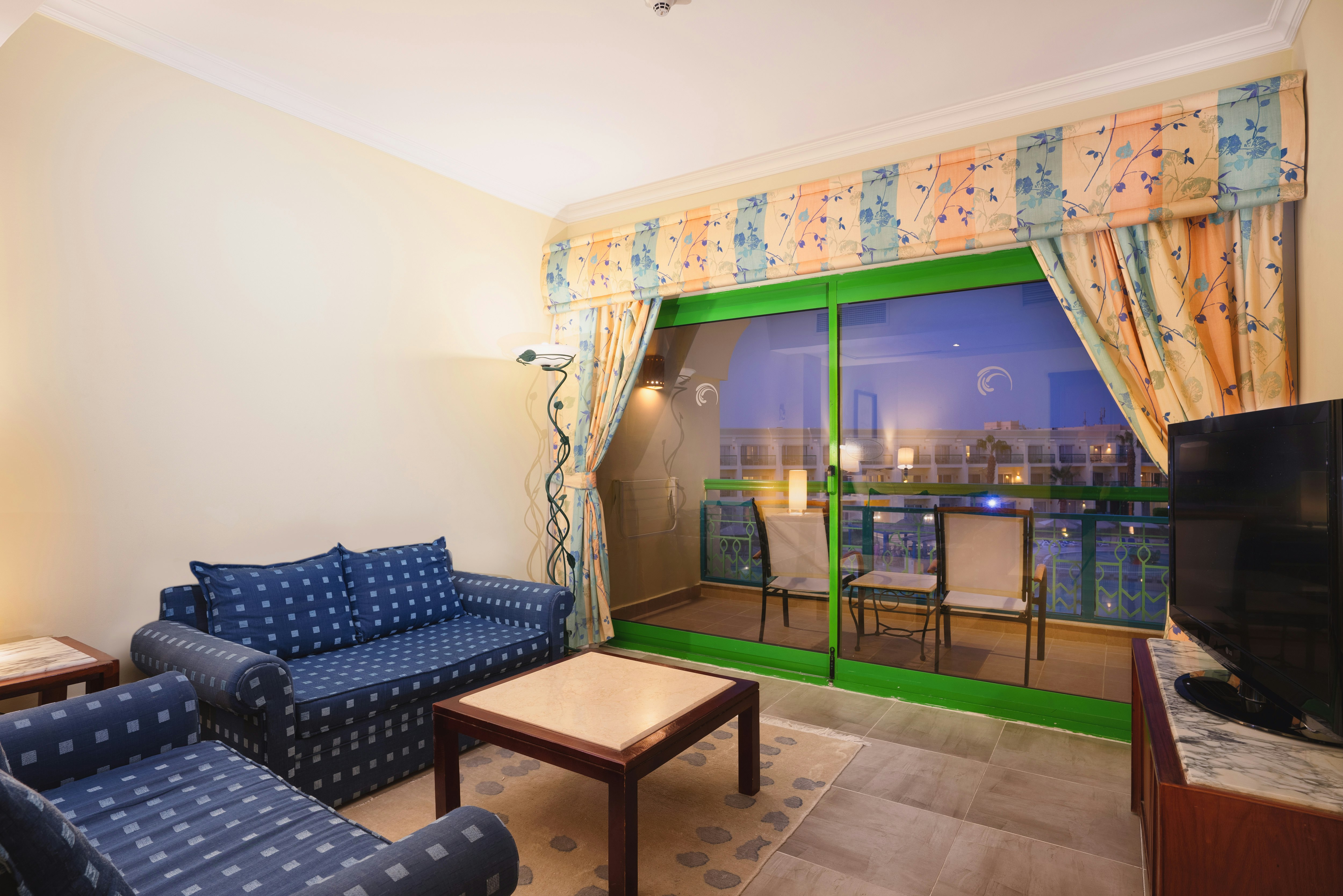 DIPLOMATIC SUITE