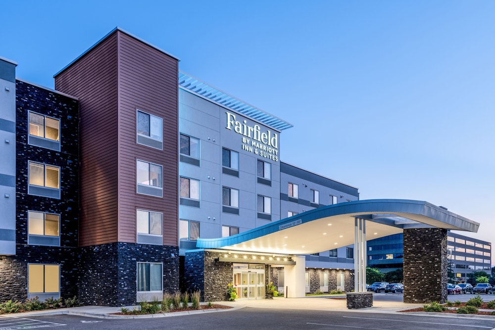 Fairfield Inn & Suites by Marriott Minneapolis North 2/36