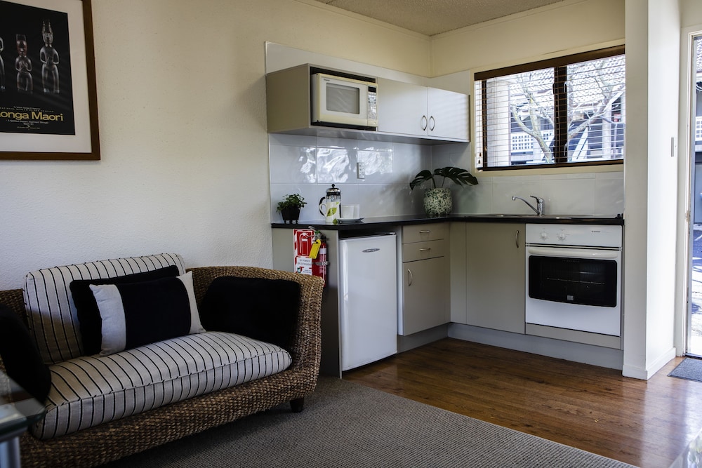EMERALD INN ON TAKAPUNA BEACH 26/34