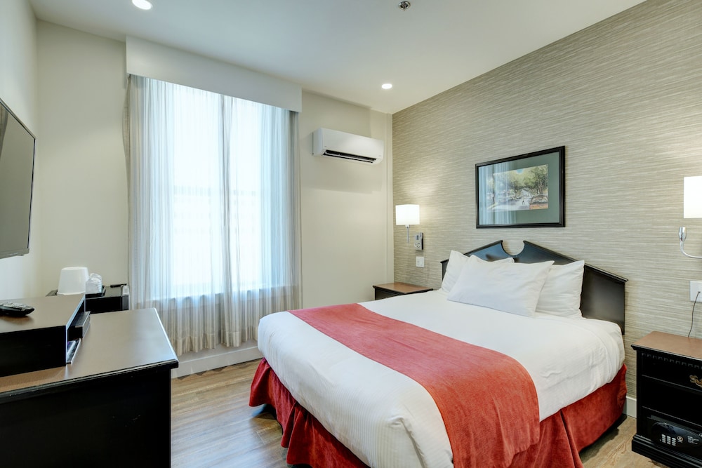 Strathcona Hotel 12/42