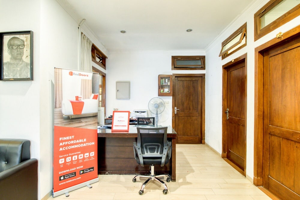 RedDoorz Plus near Lempuyangan Station 4 7/42