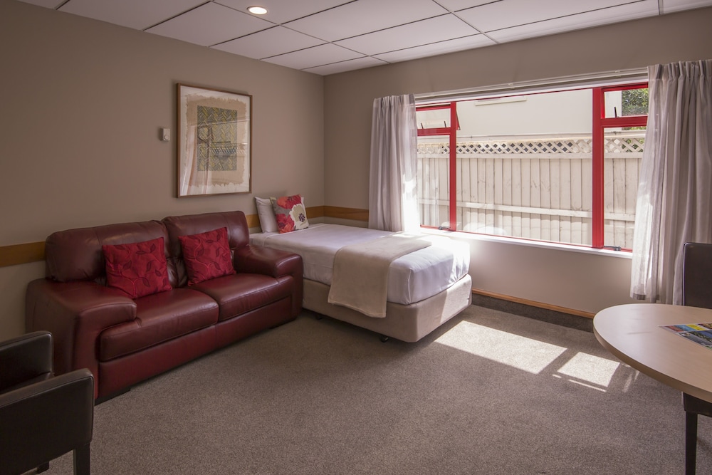 Amross Court Motor Lodge 35/50