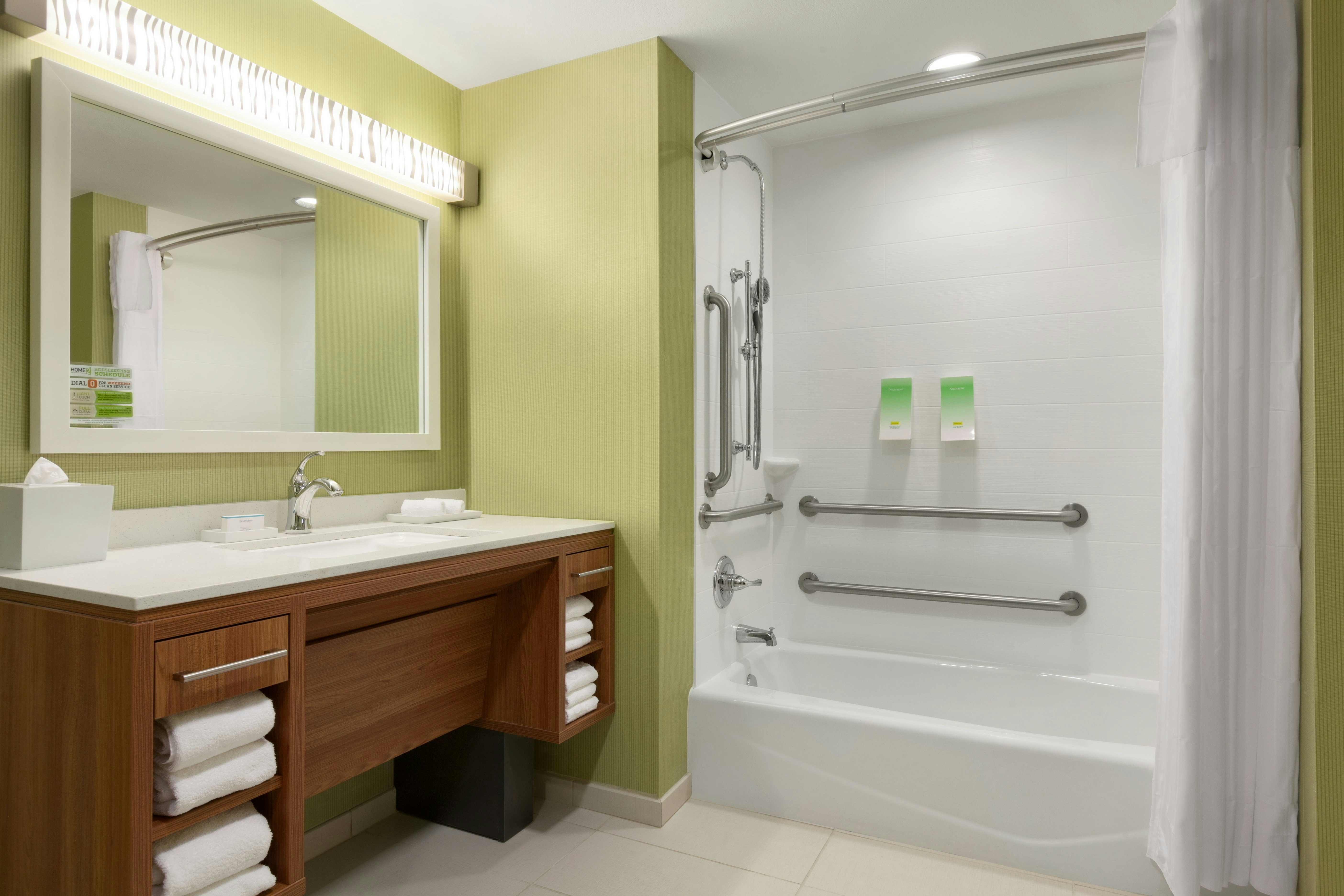 STUDIO, QUEEN BED, ACCESSIBLE