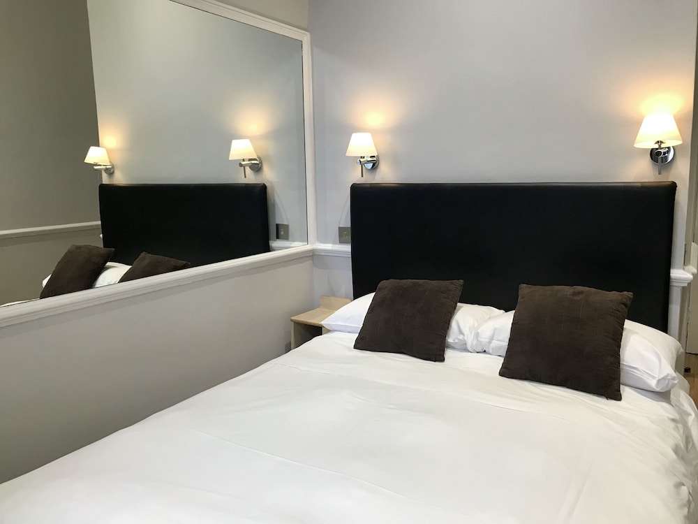 Rhodes Hotel 38/66