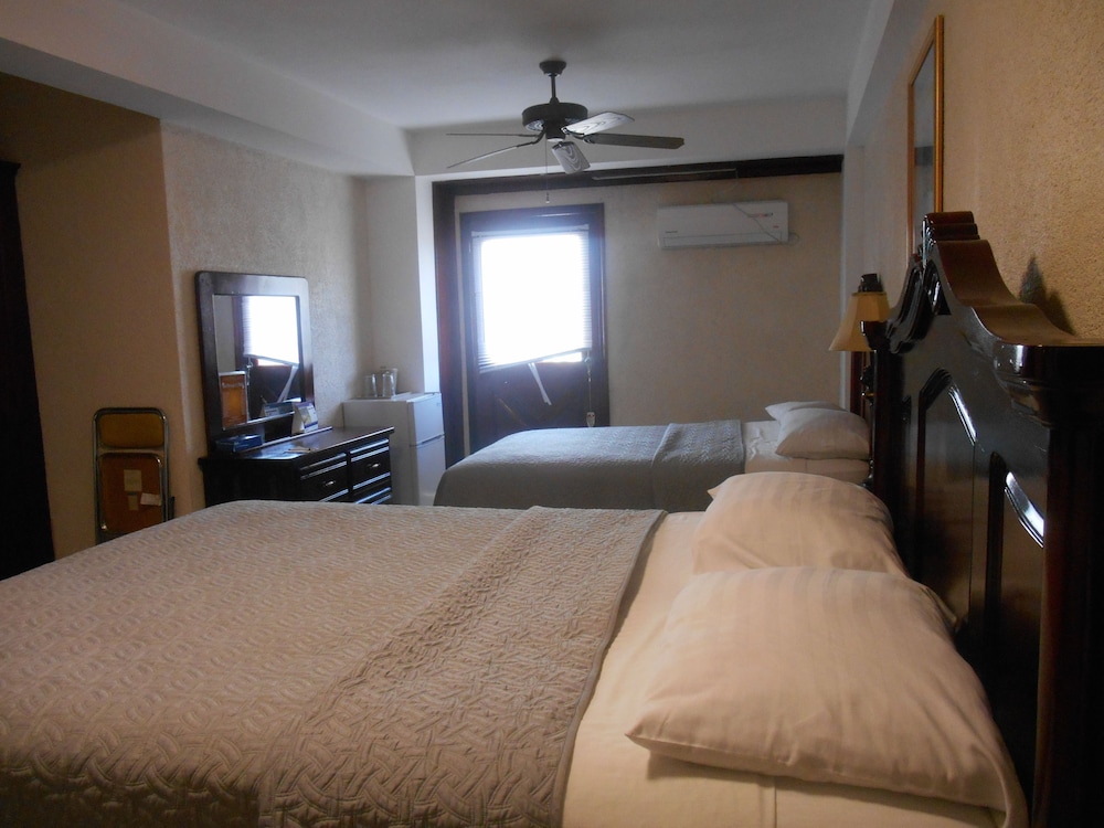 Le Paradis S. Hotel 11/47