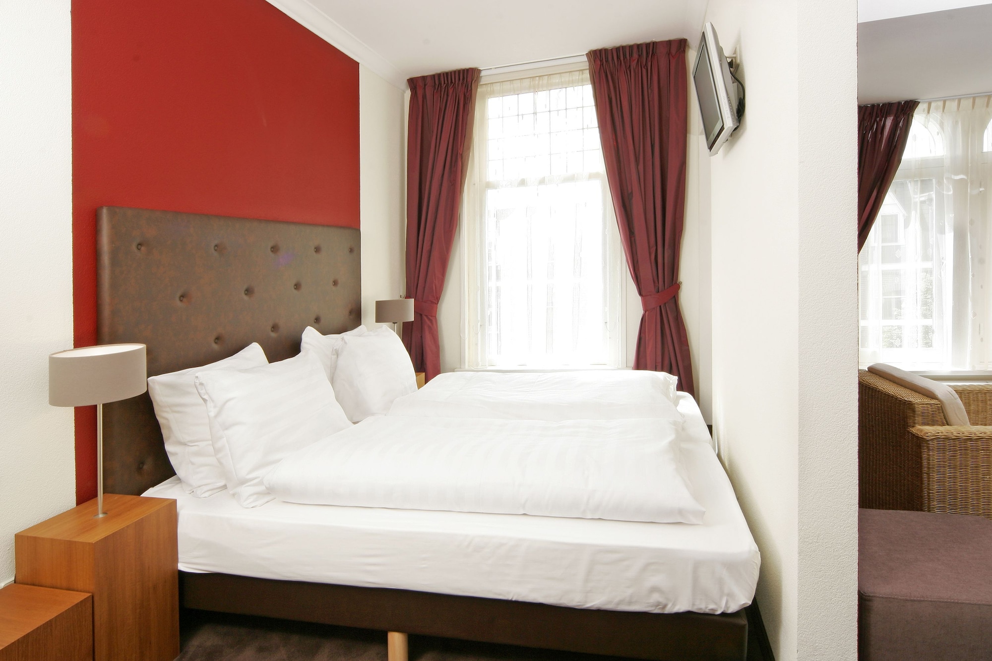 1 BEDROOM, CITY, APARTMENT